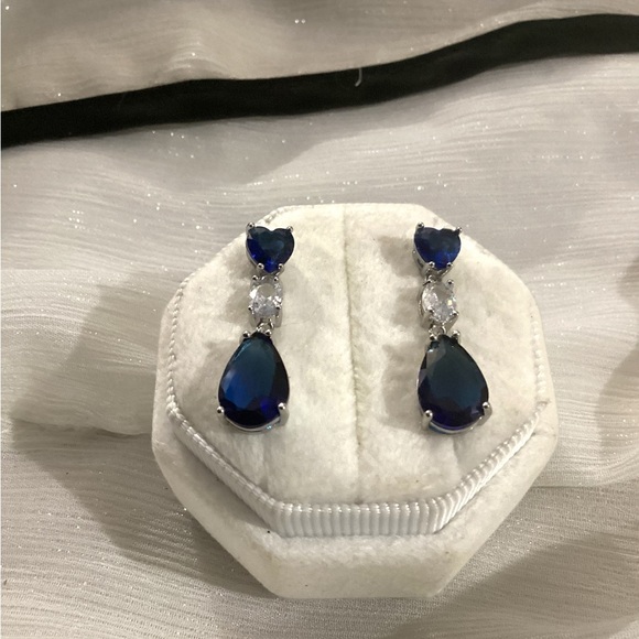 💙 White & Blue Sapphire Heart Drop Earrings - Picture 14 of 14